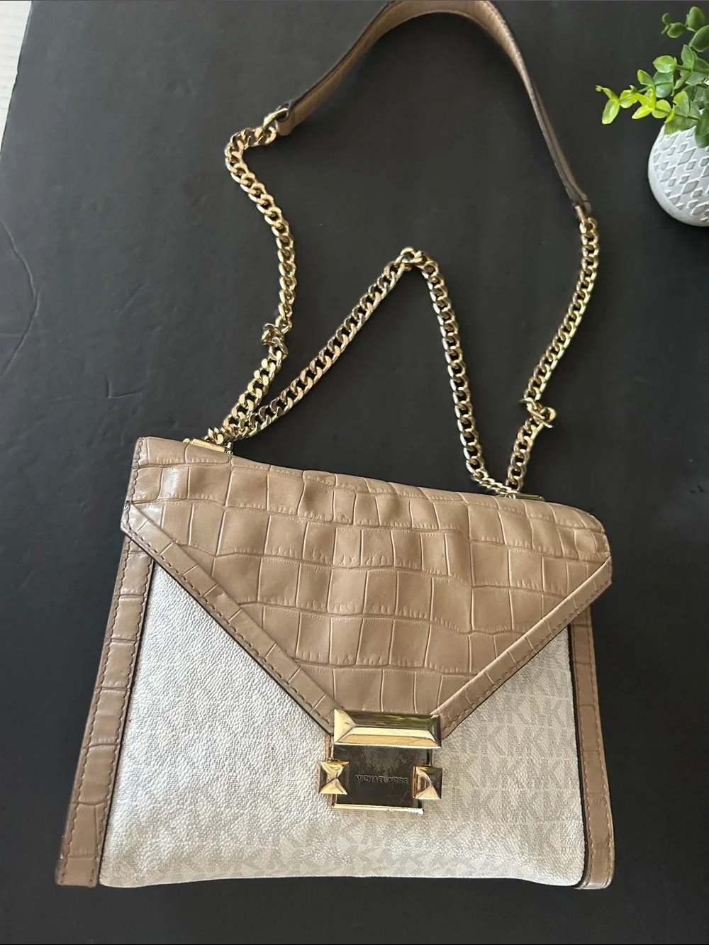 Michael Kors Beige & Off-White Chain Shoulder Bag